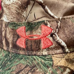 UNDER ARMOR ladies hat - OSFA - camo & coral - super cute & no signs of wear EUC
